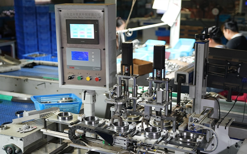 Three coordinate measuring instrument for detecting bearing accuracy